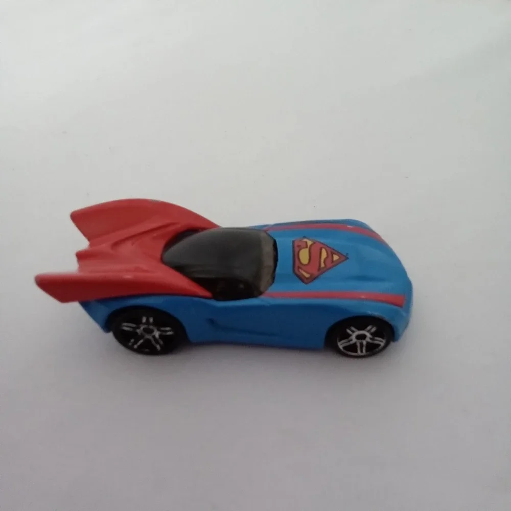 Hot Wheels Superman DC Comics Diecast Character Car Blue Red Cape Mattel W4511